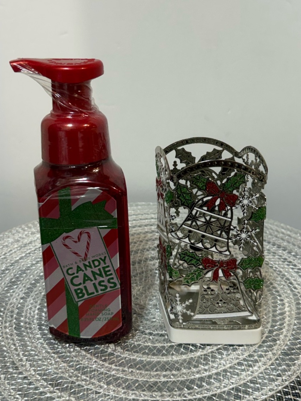 BBW Candy Cane Bliss Foaming Hand Soap and Soap Holder Set of 2 NWT